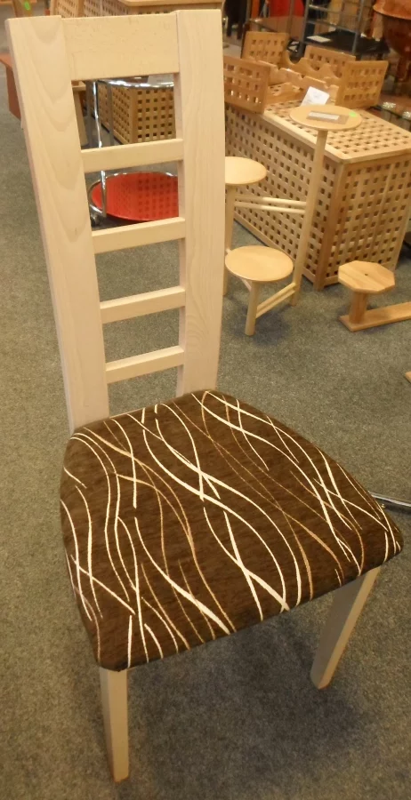 Z44 - elegantní jídelní židle s čalouněným sedákem - SKLADEM